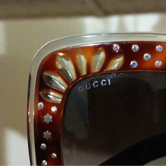 Gucci Brown Tortoiseshell Sunglasses - Picture 7 of 7